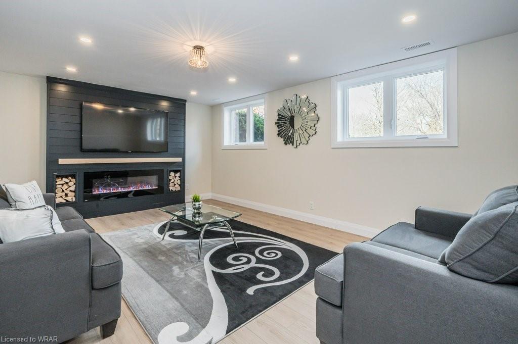 353 Dunvegan Drive Waterloo, ON N2K 1W7